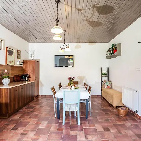 Oszter-ház Appartamento Kekkut